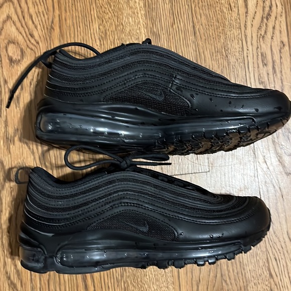 Worn twice! Solid Black Nikes - Picture 2 of 5